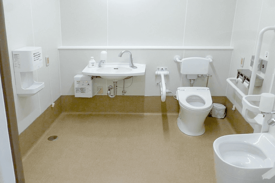 緒方公民館・多目的トイレ